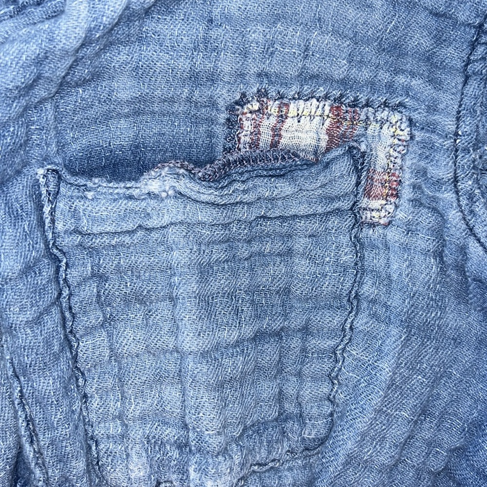 Cloth & Stone Sz L Light Blue Chambray button front Top-runs small - Picture 3 of 6